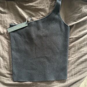 NWT House of Harlow one should top